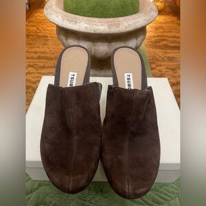 Tsubo NWOT Dark Brown Suede Mules